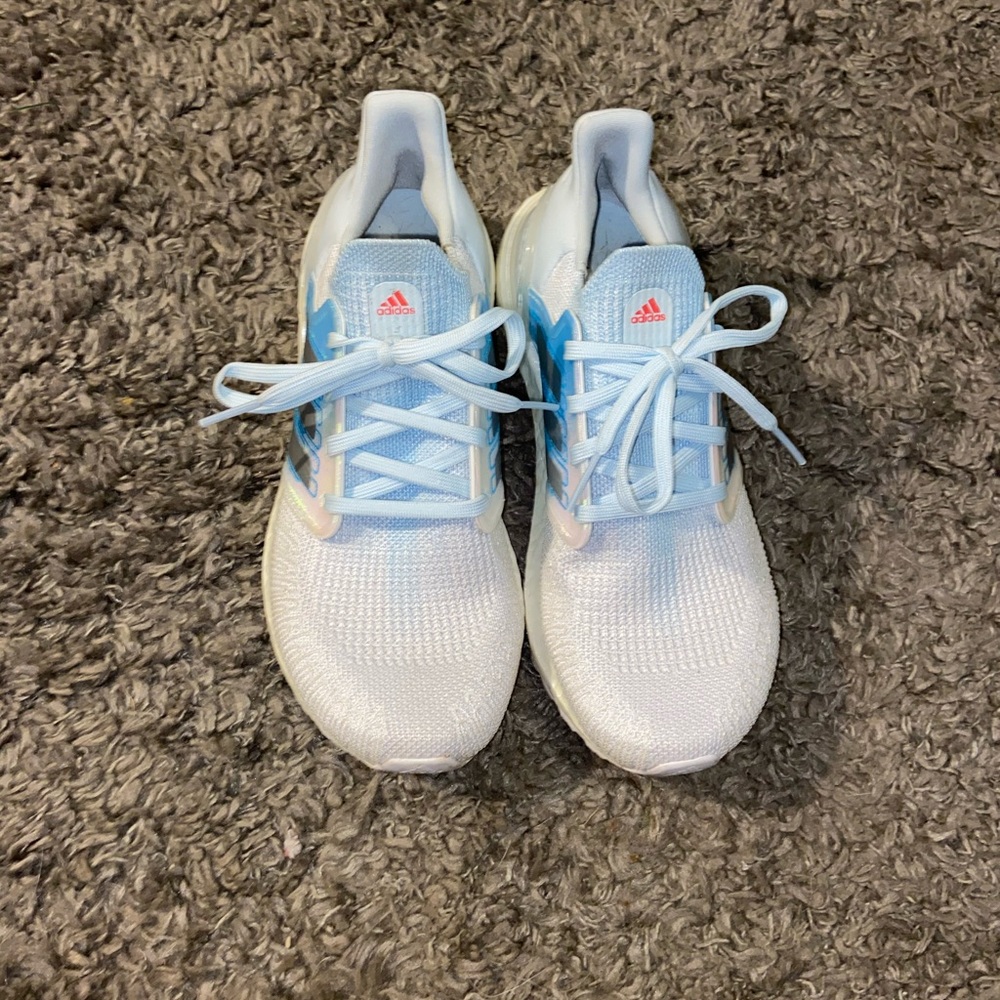 addidas prime blue size 7 1/2. perfect condition